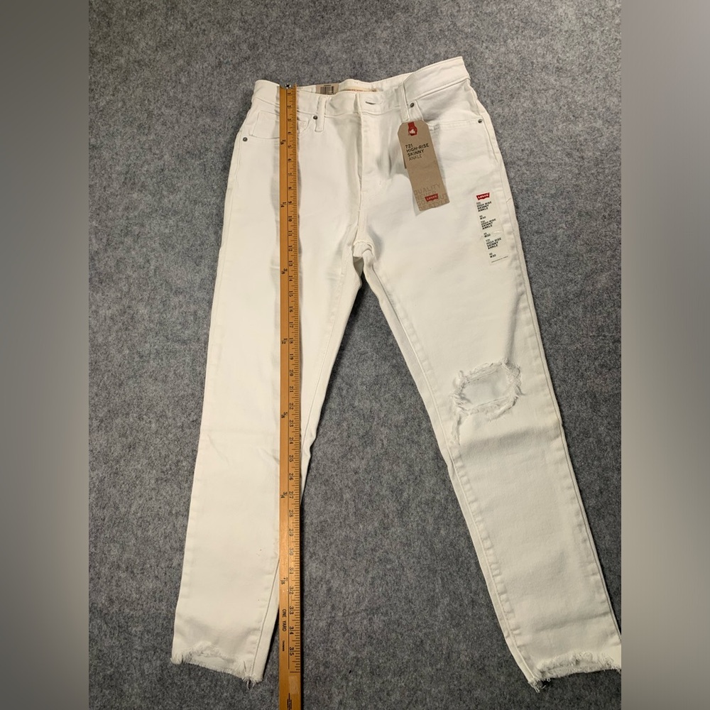 Levi's Classic Cream Jeans - Picture 6 of 16